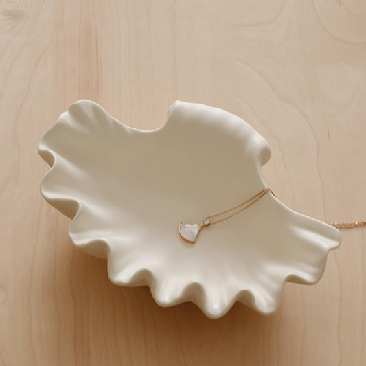 WENSHUO Ocean Shell Ceramic Decorative Bowl, Jewelry Dish for Rings, Trinkets, Crème (Matte Crème)