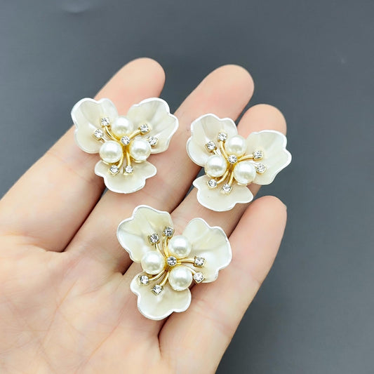 YOOGCORETT 10pcs Pearl Rhinestone Flat Back Embellishments Sew On Buttons Flower Buttons for DIY Craft, Bags Shoes Dress Decoration, 28 x 26mm, White