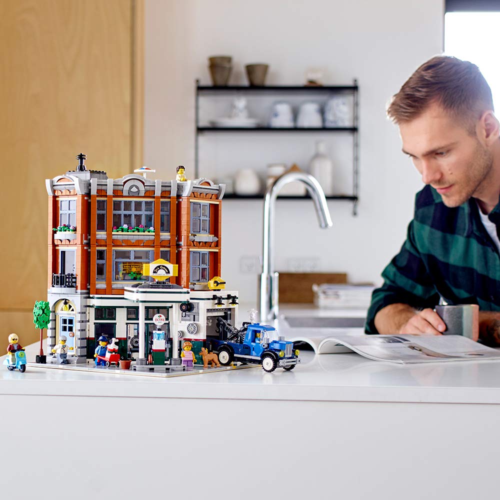 LEGO Creator Expert Corner Garage 10264 Building Kit (2569 Pieces)