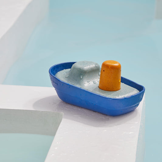 PlanToys® Tugboat Wooden Bath Toy | Eco-Friendly Floating Boat for Kids | Promotes Fine Motor Skills & Imaginative Play | Sustainable Birthday Gift for Bathtime Fun