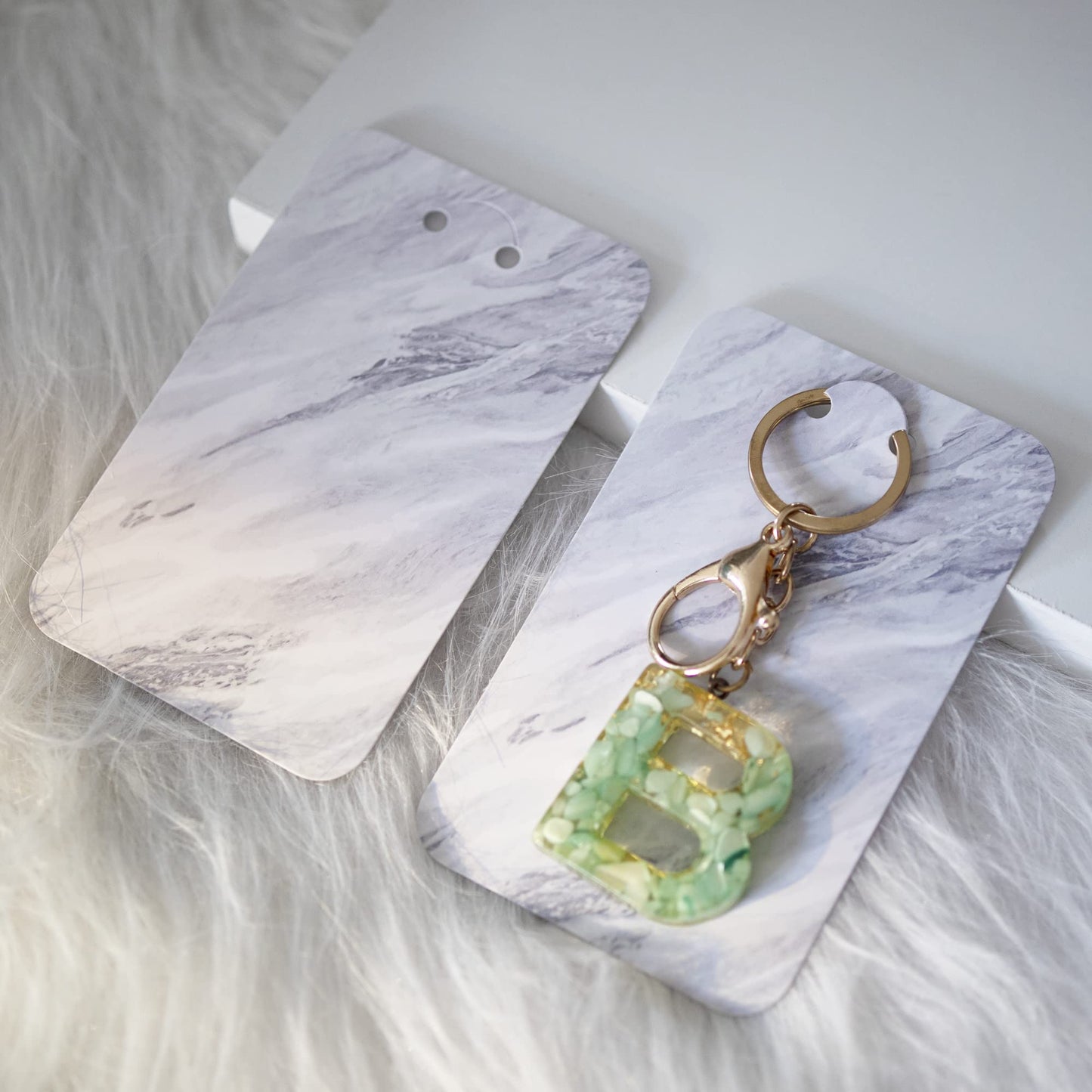 Temlum 100 Pcs Keychain Display Cards with Self-Sealing Bags, 3'' x 4.7'' Keychain Cards Holder for Display Keyring Cards Jewelry Packaging Supplies (Marble)
