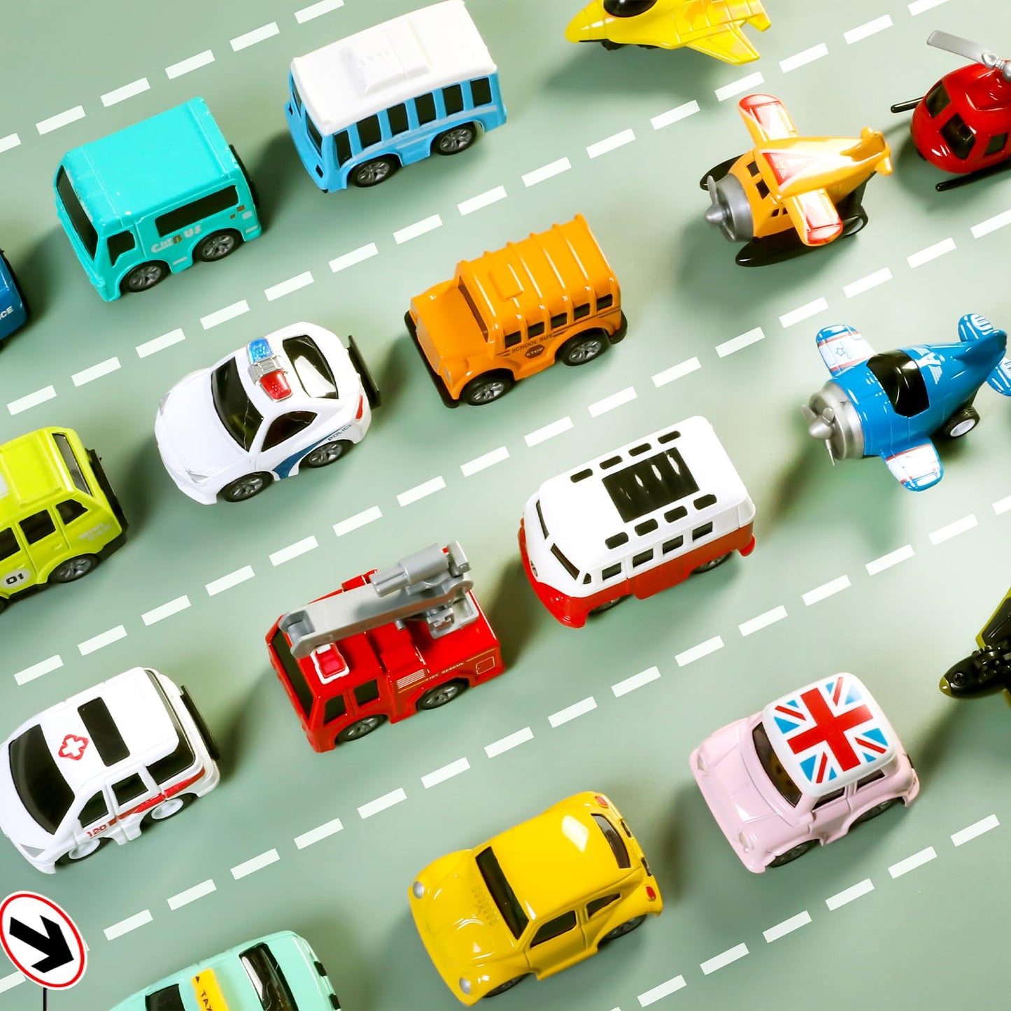 18 Pack Assorted Pull Back Cars and Airplanes Toy Set, Mini Die-cast Metal Friction Powered Vehicles Toy for Kids Boys Girls