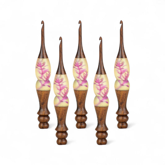 Resin Floral Crochet Hook Set – Ergonomic Wooden Handle with Handcrafted Flower Design, Comfortable Grip Crochet Needles for Knitting & DIY Craft Projects (Brown, 5 mm)