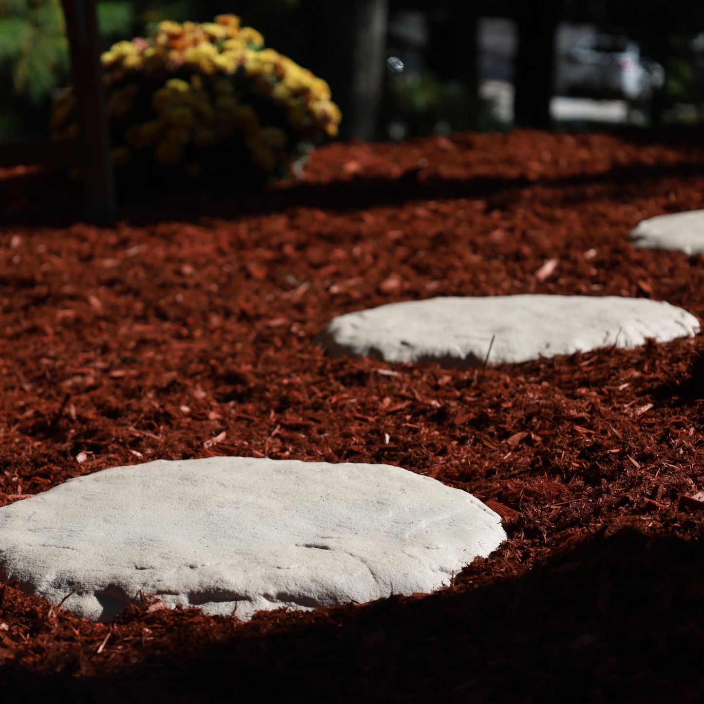 Ei Circular 15.5” Stepping Stones with Ground Stakes - Home or Garden Step Stones for Outdoor Walkway or Pathway Pavers - Resin Material (4, Light Grey Stone)