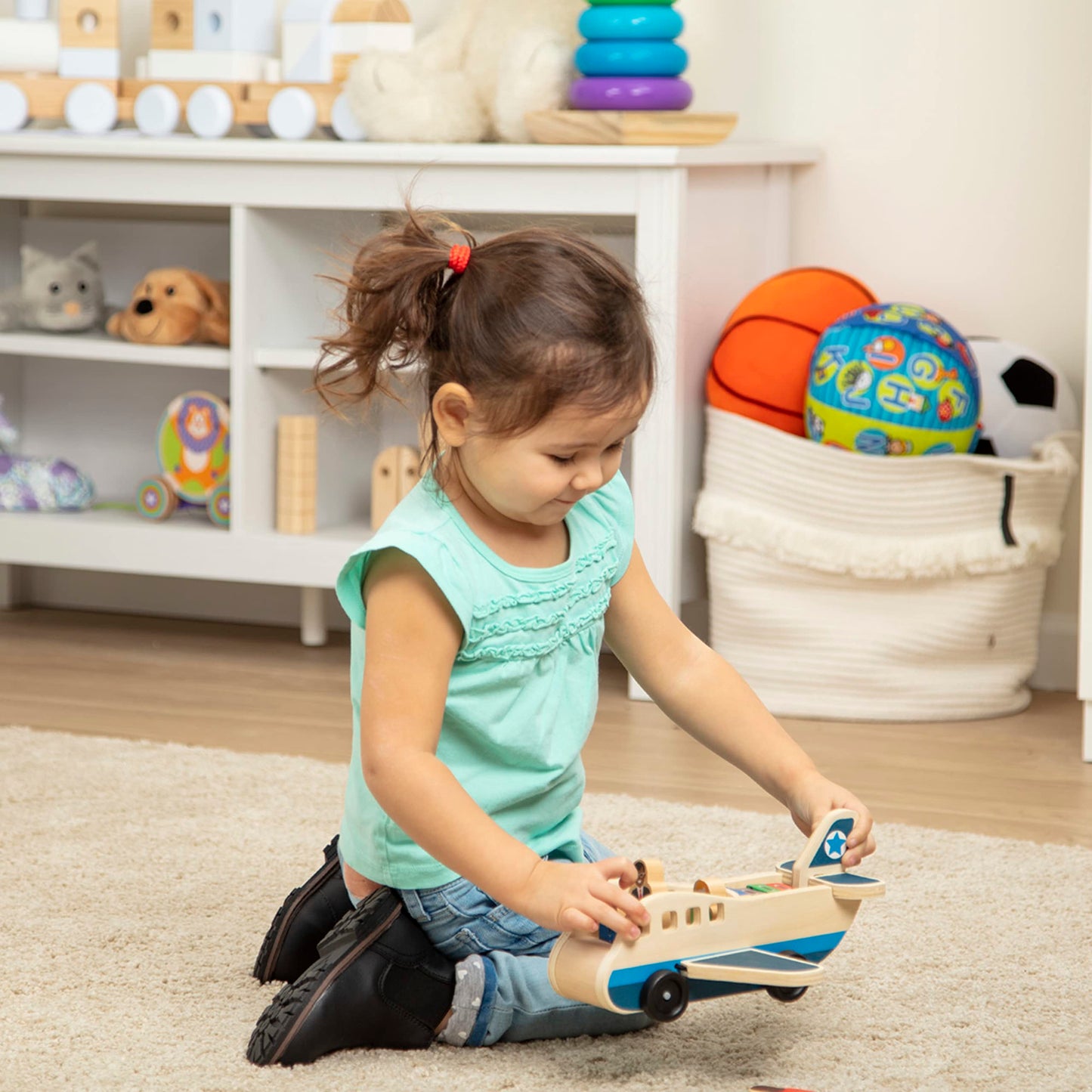 Melissa & Doug Wooden Airplane Play Set with 4 Play Figures and 4 Suitcases