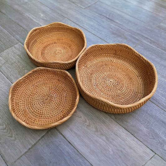 PYNAMIS 3 Pack Natural Rattan Round Wave Bread Basket, Fruit Bowl, Bread Basket Small Wicker Basket, Handmade Rattan Kitchen Decor, Fruit Storage, Basket Organizing, Set of 3 Size