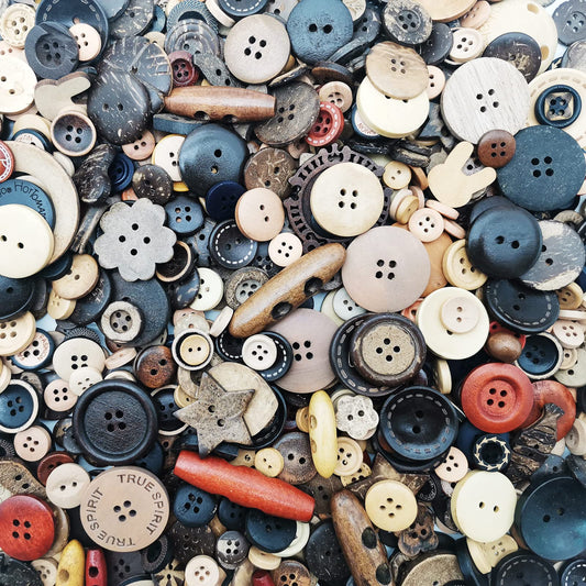 Qovydx 1600Pcs Assorted Sizes Wooden Buttons for Crafts Bulk Mixed Coconut Shell Wood Craft Buttons for Sewing Decorations DIY Arts and Painting